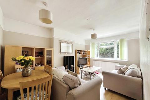 24 Meadowview Road, London, SE6 3NN