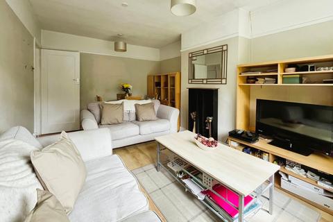 24 Meadowview Road, London, SE6 3NN