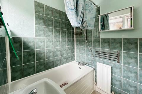 24 Meadowview Road, London, SE6 3NN