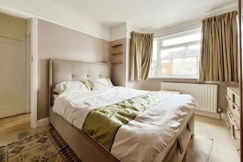 24 Meadowview Road, London, SE6 3NN