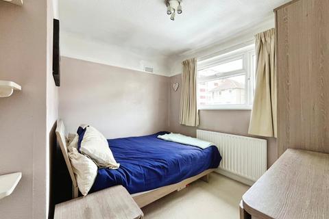 24 Meadowview Road, London, SE6 3NN