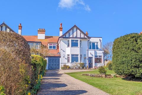 Seacroft Esplanade, Skegness, PE25
