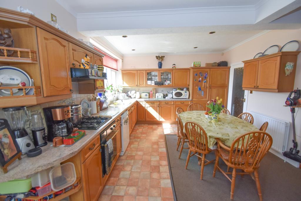 Dining kitchen