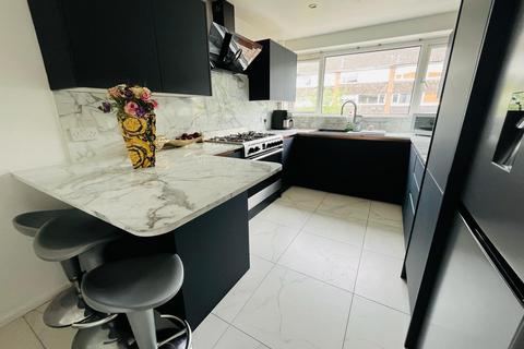 32 Baslow Drive, Heald Green, Cheadle, SK8 3HP