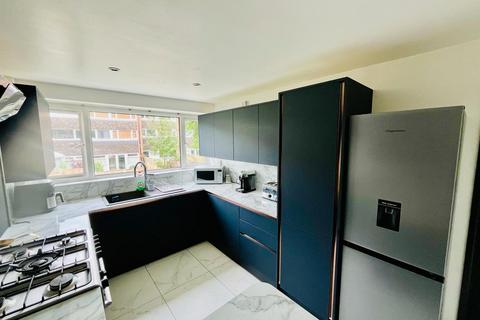 32 Baslow Drive, Heald Green, Cheadle, SK8 3HP