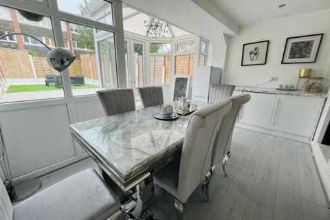 32 Baslow Drive, Heald Green, Cheadle, SK8 3HP