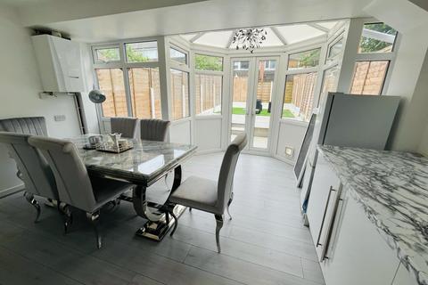32 Baslow Drive, Heald Green, Cheadle, SK8 3HP