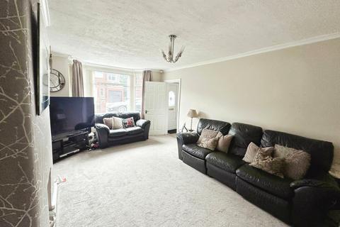 4 bedroom semi-detached house for sale, Bromleigh Avenue, Cheadle SK8