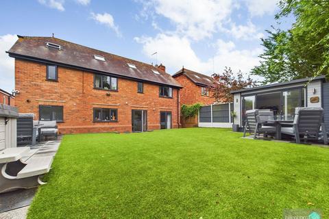 4 Gallows Hill, Kinver, Stourbridge, DY7 6BF