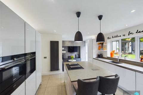 4 Gallows Hill, Kinver, Stourbridge, DY7 6BF