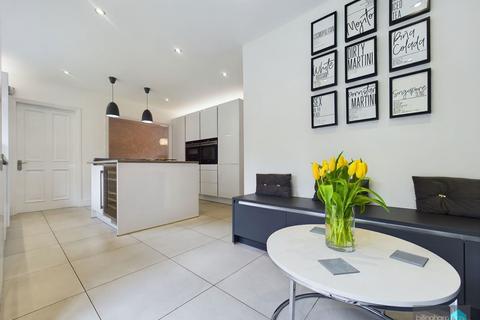 4 Gallows Hill, Kinver, Stourbridge, DY7 6BF