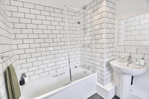 1 bedroom in a house share to rent, Lochaline Street, London W6