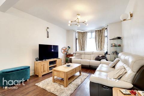 3 bedroom end of terrace house for sale, Norfolk Road, Romford, RM7 9DL