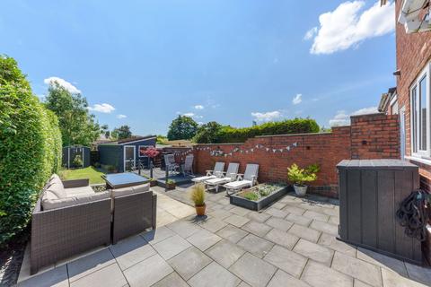 18 Compton Road, Halesowen, B62 9TD