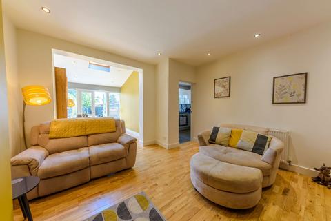 18 Compton Road, Halesowen, B62 9TD