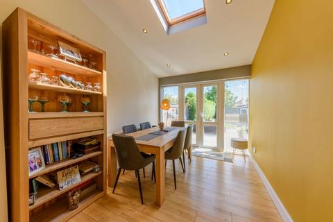 18 Compton Road, Halesowen, B62 9TD