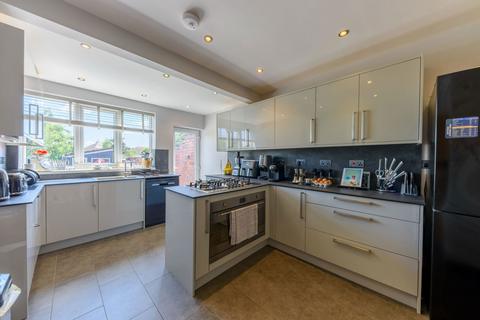 18 Compton Road, Halesowen, B62 9TD