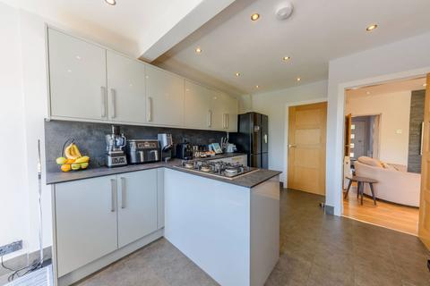 18 Compton Road, Halesowen, B62 9TD