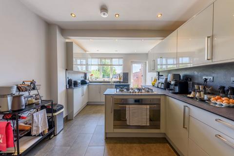 18 Compton Road, Halesowen, B62 9TD