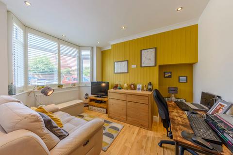18 Compton Road, Halesowen, B62 9TD