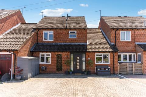 4 bedroom semi-detached house for sale, Stapleton Close, Marlow SL7