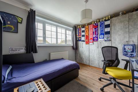 13 Forth Way, Halesowen, B62 9PR