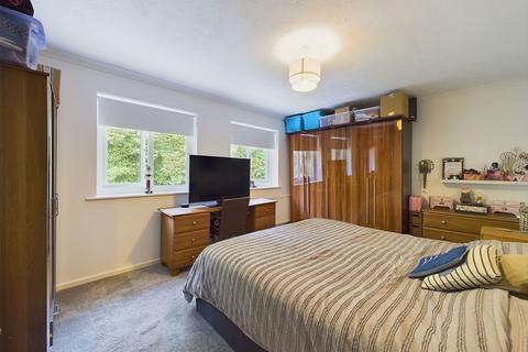 1 Glenview, St Austell, PL25 5HR