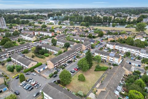 20 Bedster Gardens, West Molesey, KT8 1SZ
