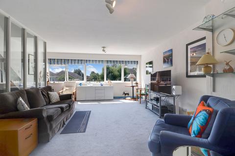 20 Bedster Gardens, West Molesey, KT8 1SZ