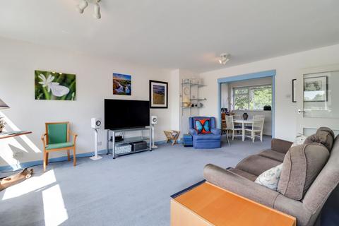 20 Bedster Gardens, West Molesey, KT8 1SZ