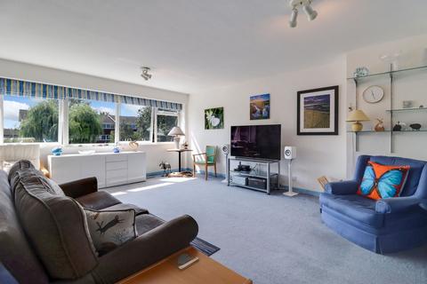 20 Bedster Gardens, West Molesey, KT8 1SZ