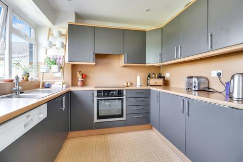20 Bedster Gardens, West Molesey, KT8 1SZ