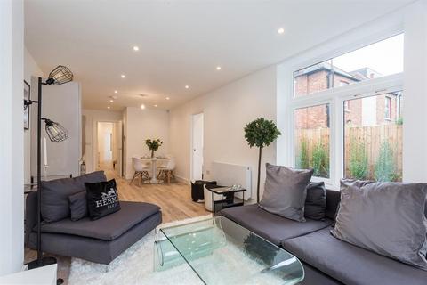 3 bedroom flat for sale, Fordwych Road, London, NW2