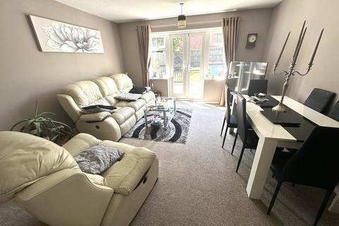 3 bedroom townhouse for sale, Caroline Court, Burton-on-Trent, DE14