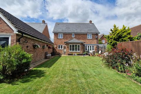 4 bedroom detached house for sale, Warwick Road, Dunmow CM6