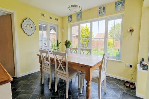 4 bedroom detached house for sale, Warwick Road, Dunmow CM6