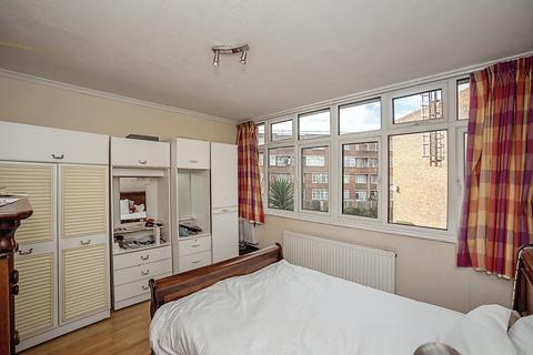 43 Passfield Path, London, SE28 8BT