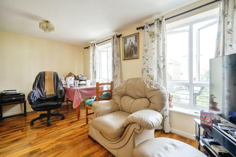 2 bedroom flat for sale, Hermitage Close, London SE2