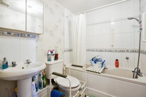 2 bedroom flat for sale, Hermitage Close, London SE2