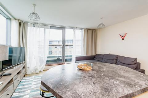 2 bedroom penthouse for sale, Miles Close, London SE28