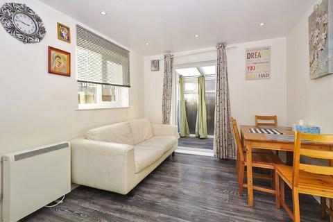 42 Fleming Way, Thamesmead, London, SE28 8NS