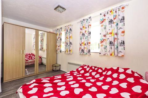 42 Fleming Way, Thamesmead, London, SE28 8NS