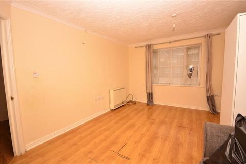 2 bedroom flat for sale, Redbourne Drive, London SE28