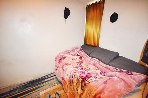 16 Malthus Path, London, SE28 8AJ