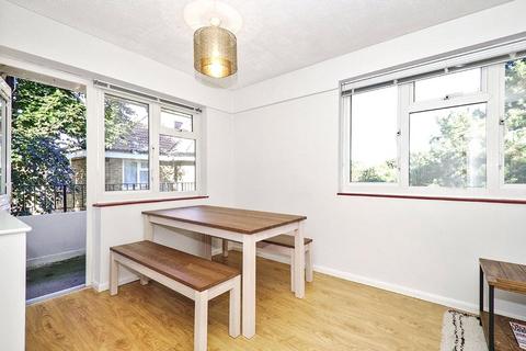 3 bedroom flat for sale, New Road, London SE2