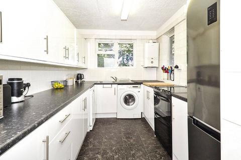 3 bedroom flat for sale, New Road, London SE2