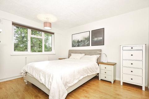 3 bedroom flat for sale, New Road, London SE2