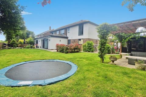 5 bedroom detached house for sale, Barnston Green, Dunmow CM6