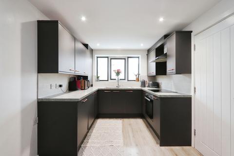 92 Farm Road, Barnsley, S70 3DL