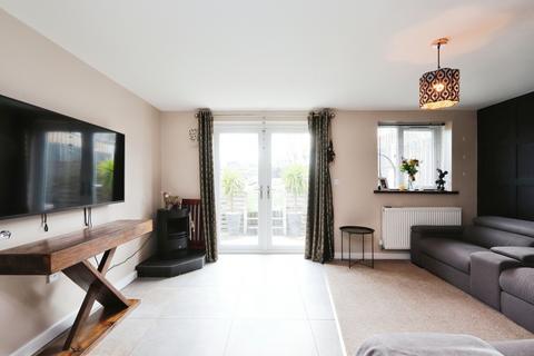 92 Farm Road, Barnsley, S70 3DL